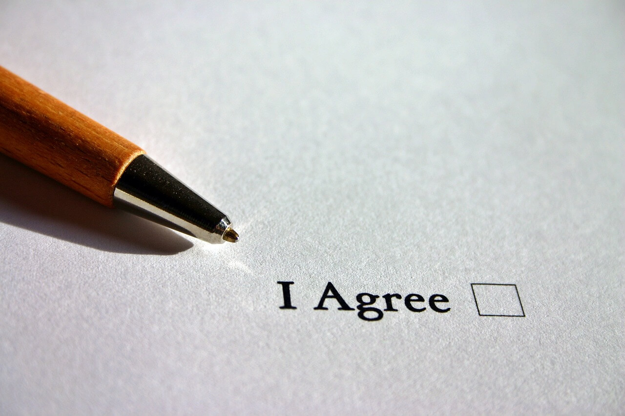 Pen sitting on a form with an ‘I agree’ checkbox